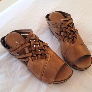 Antelope collection sandals